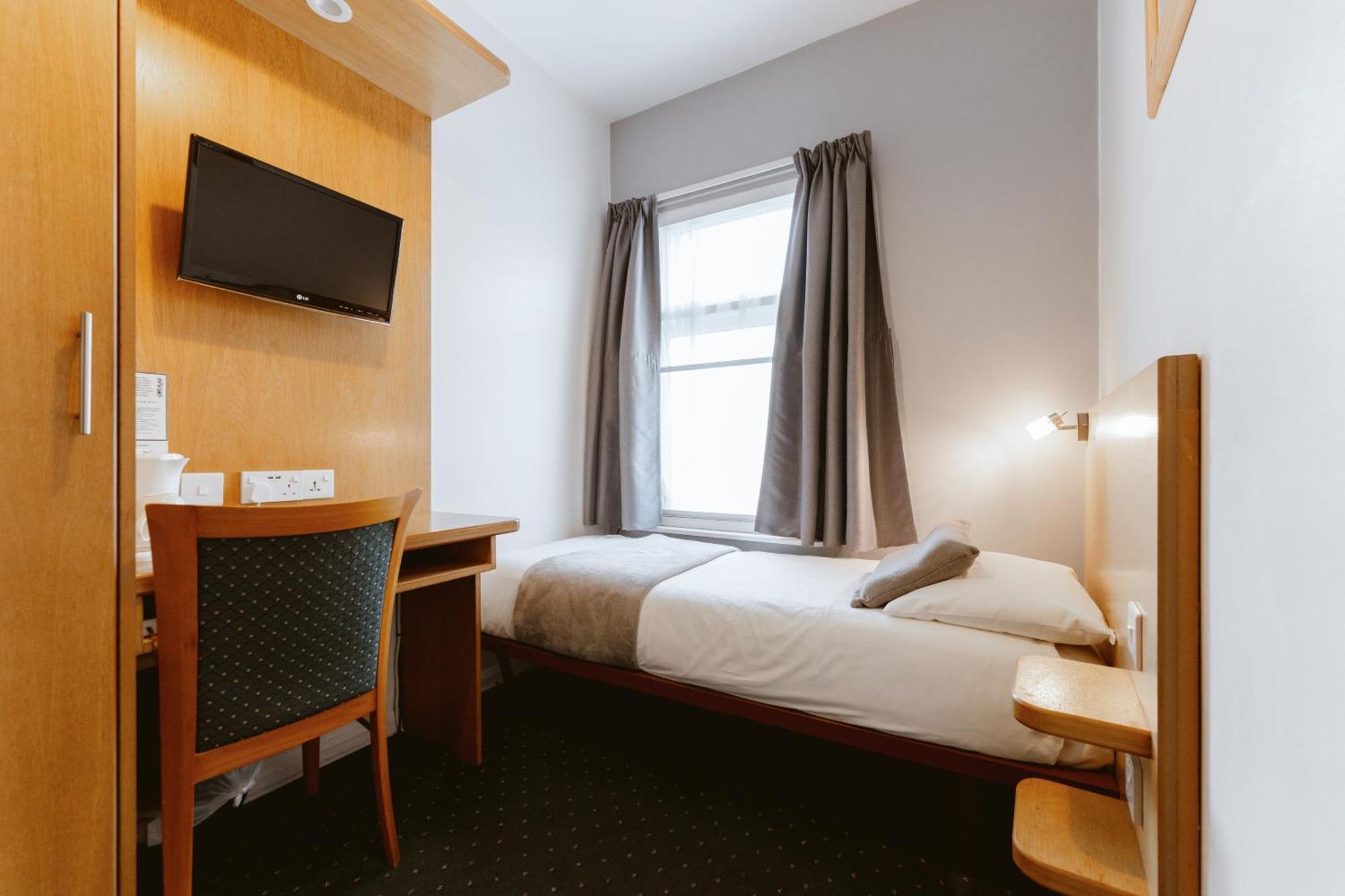 Star Hotel Лондон Екстериор снимка