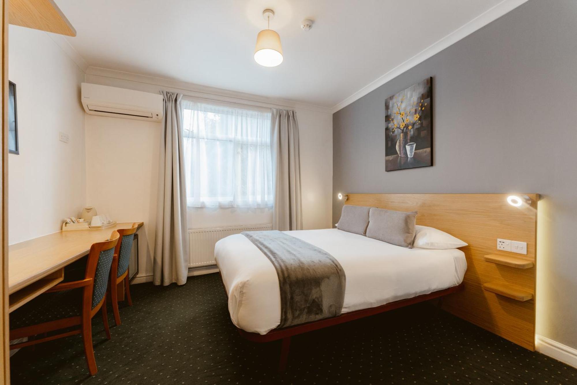 Star Hotel Лондон Екстериор снимка