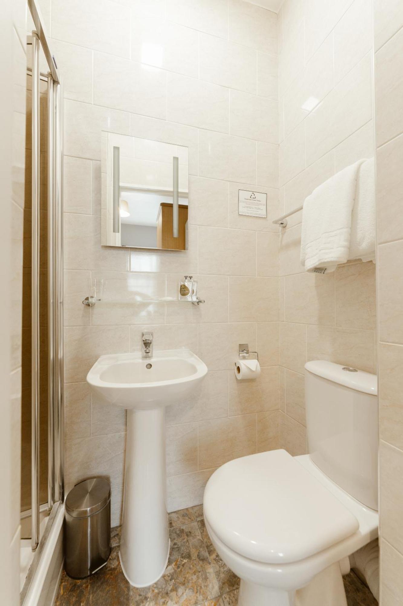 Star Hotel Лондон Екстериор снимка