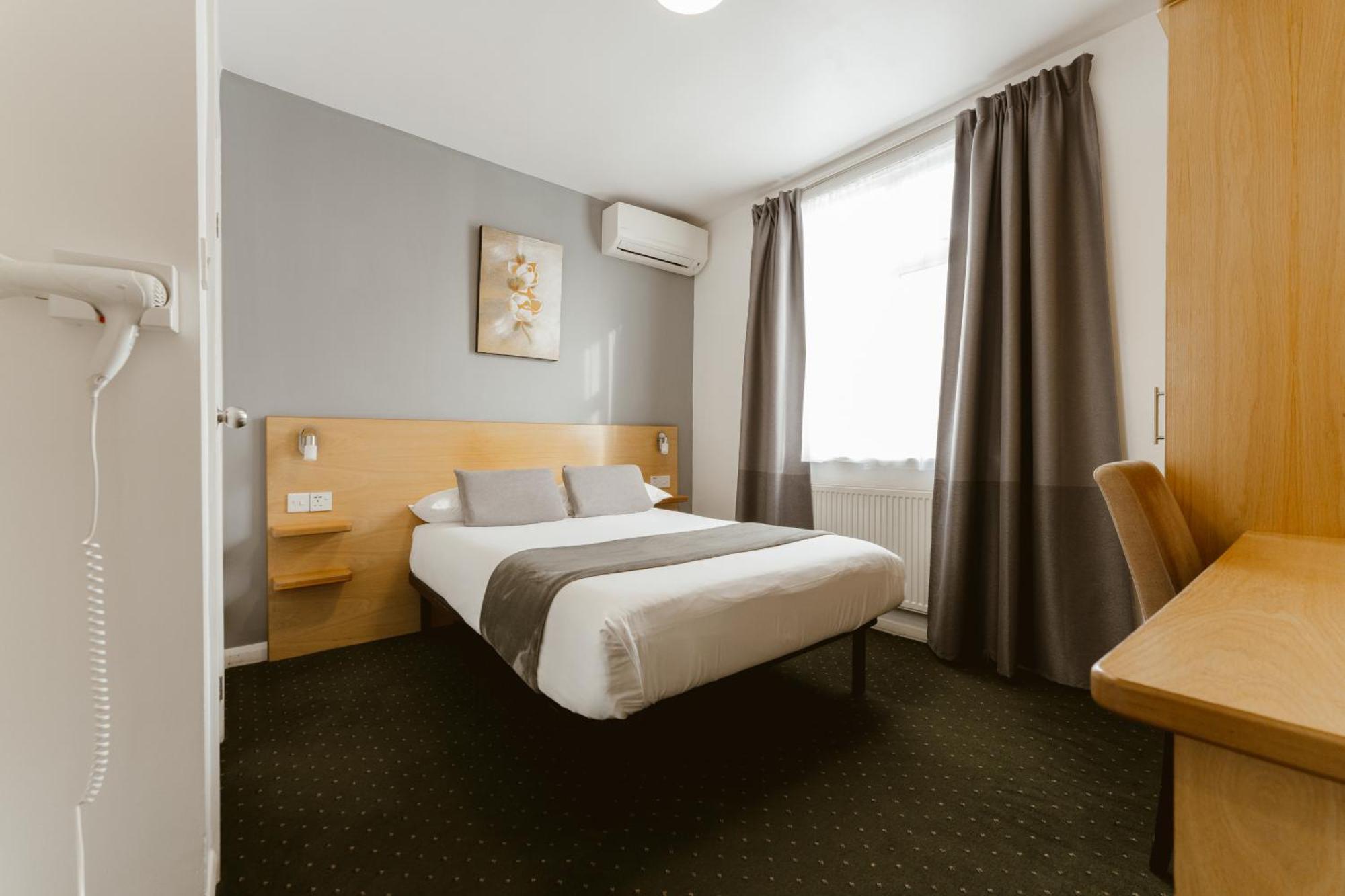 Star Hotel Лондон Екстериор снимка