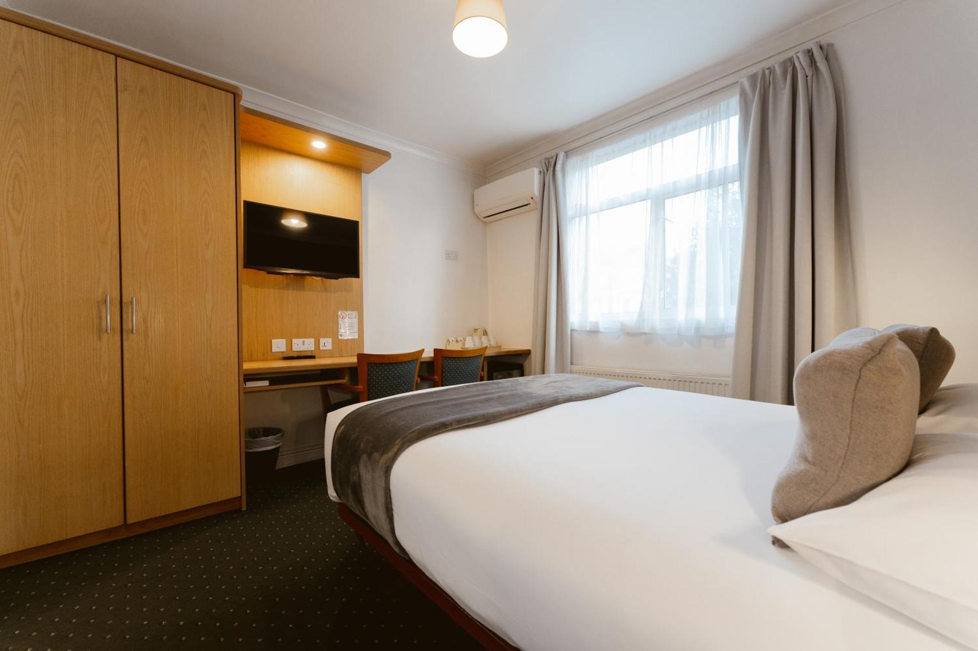 Star Hotel Лондон Екстериор снимка