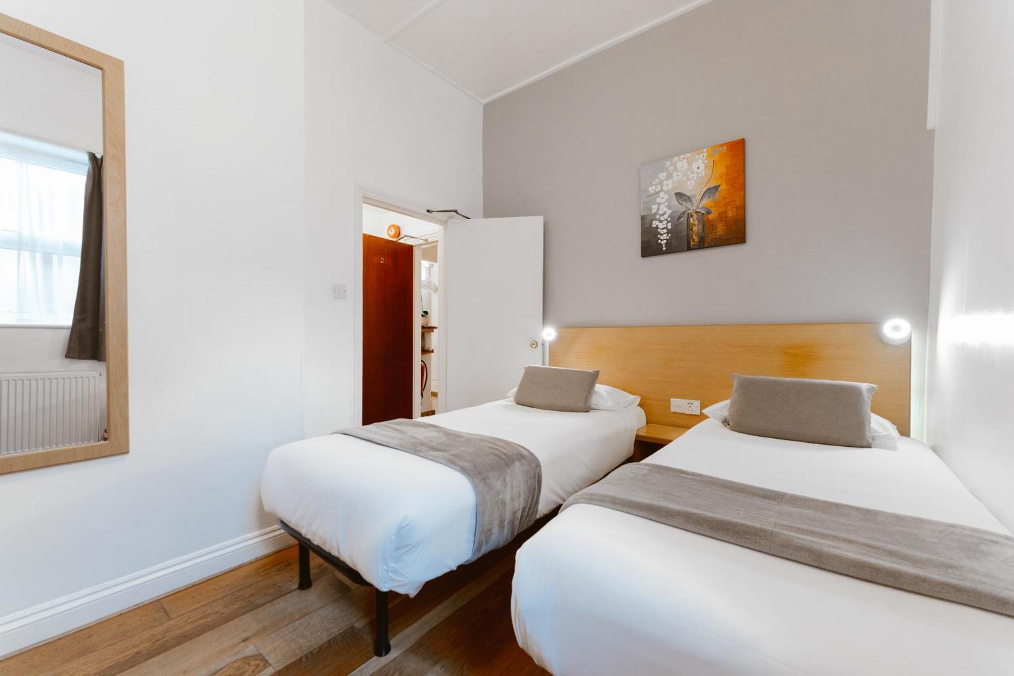 Star Hotel Лондон Екстериор снимка