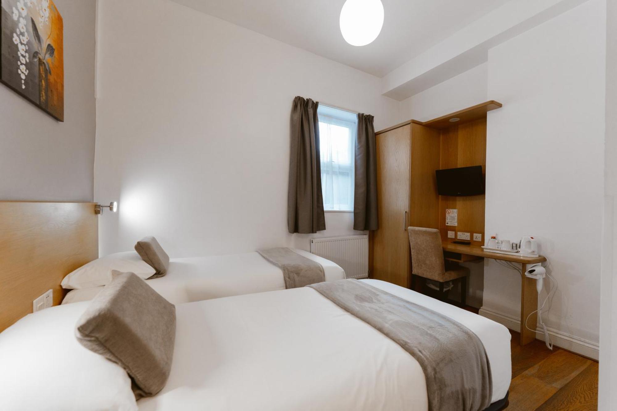 Star Hotel Лондон Екстериор снимка