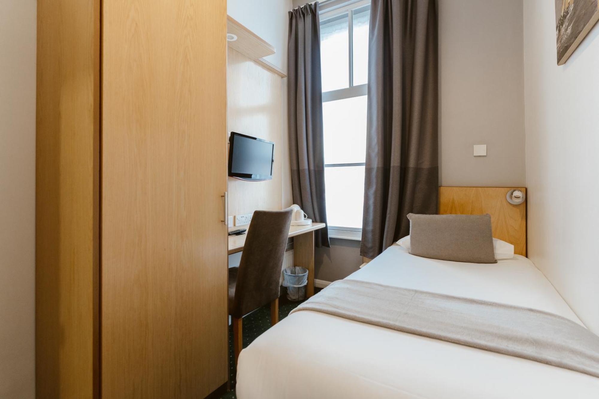 Star Hotel Лондон Екстериор снимка