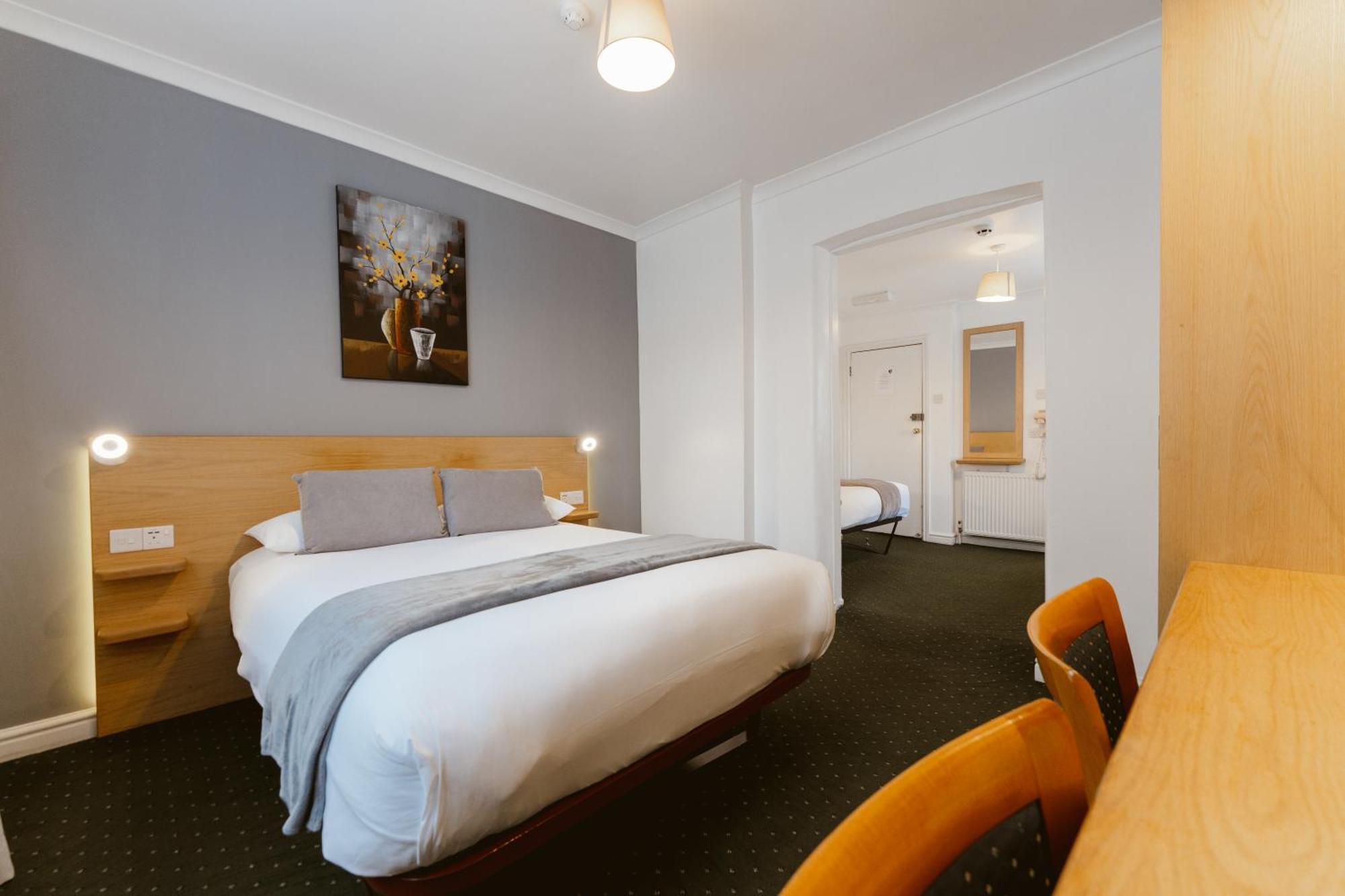 Star Hotel Лондон Екстериор снимка