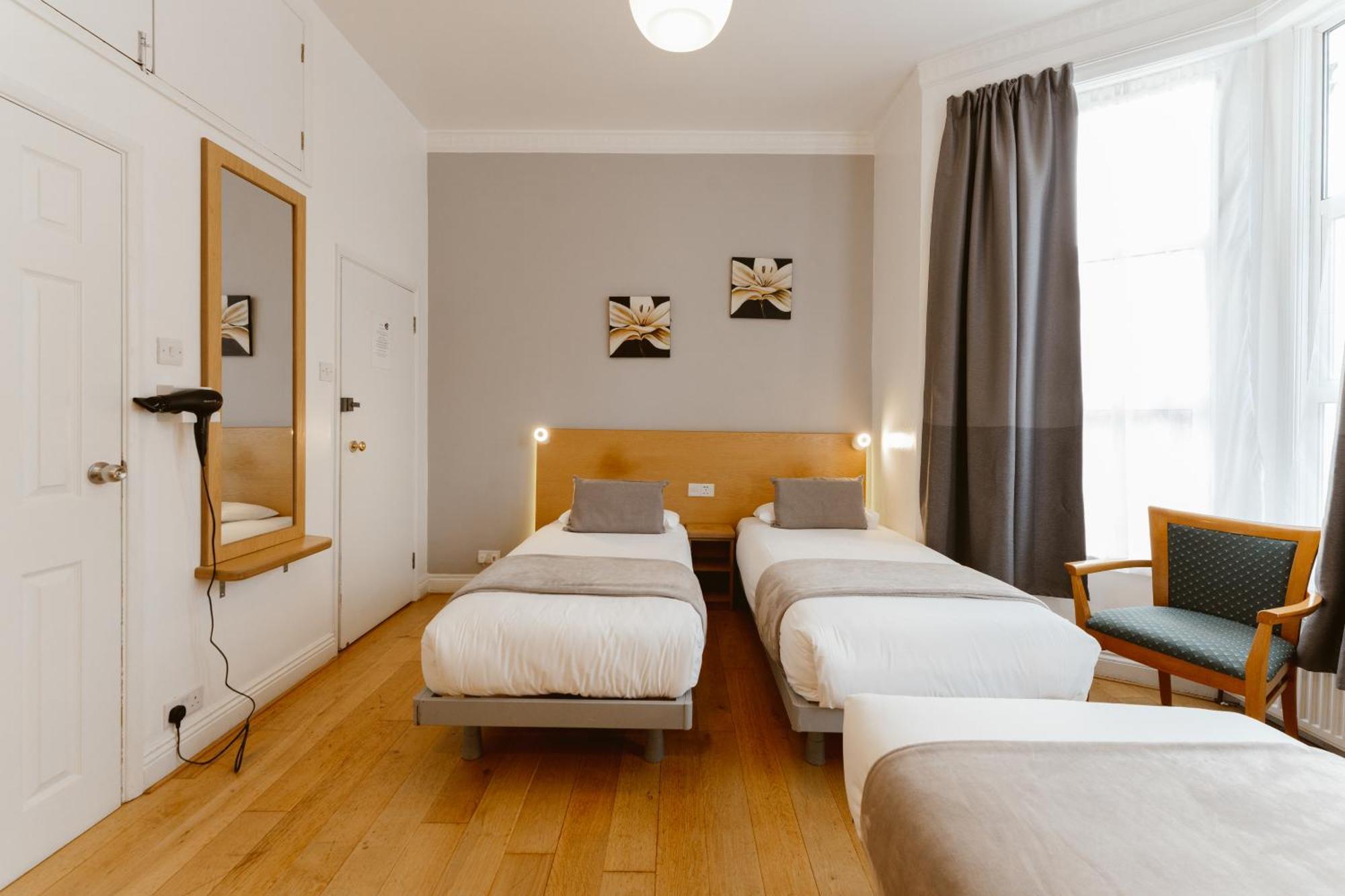 Star Hotel Лондон Екстериор снимка
