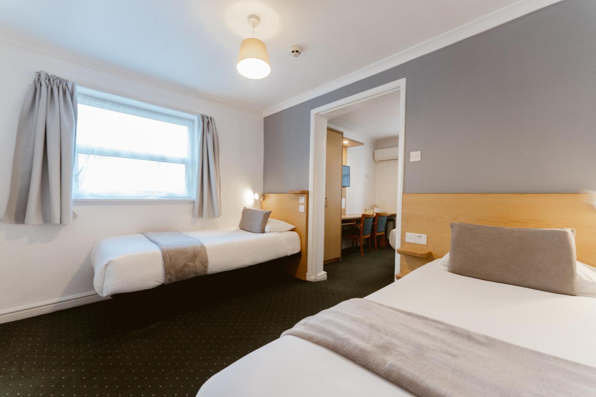 Star Hotel Лондон Екстериор снимка