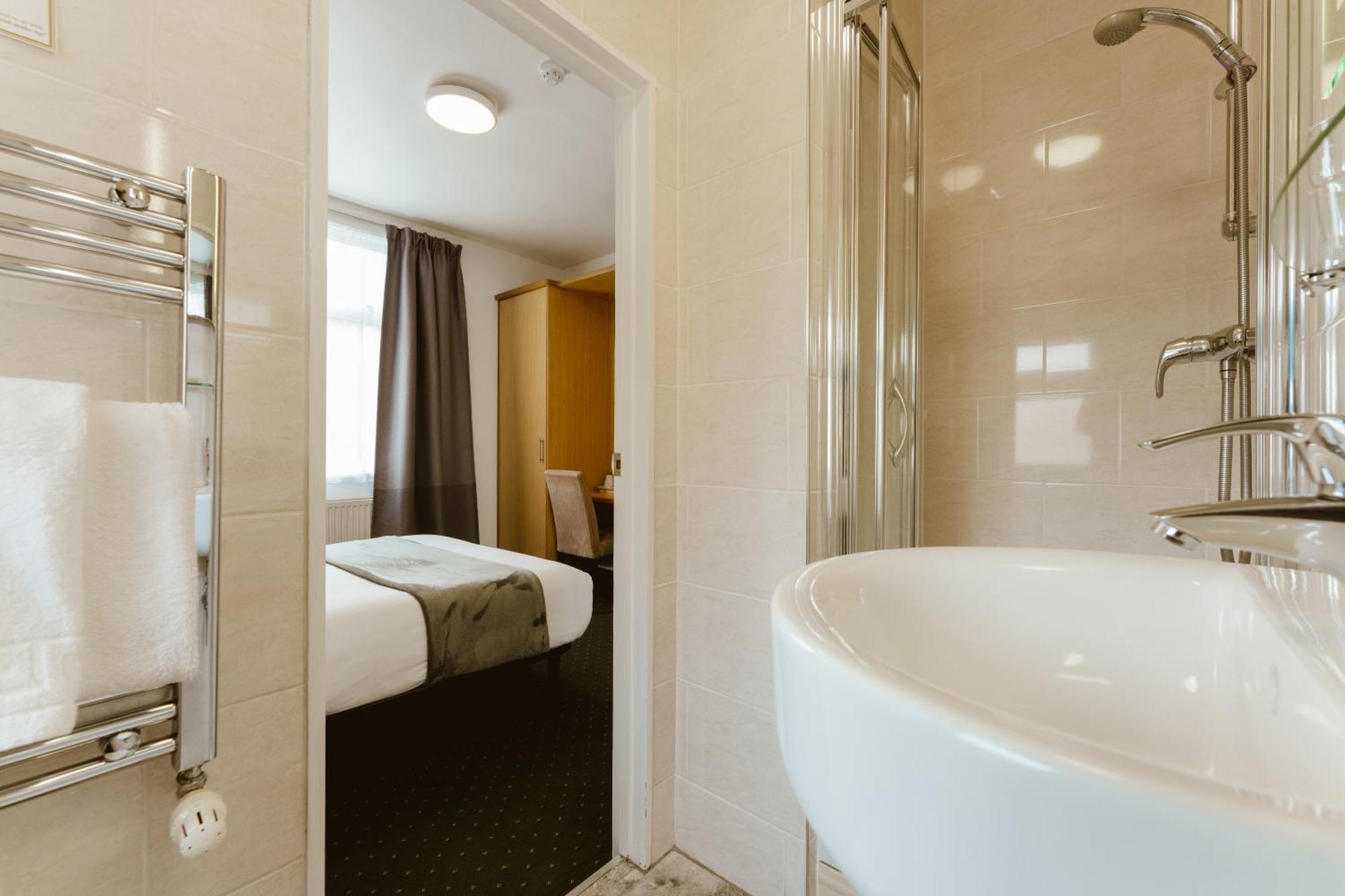 Star Hotel Лондон Екстериор снимка