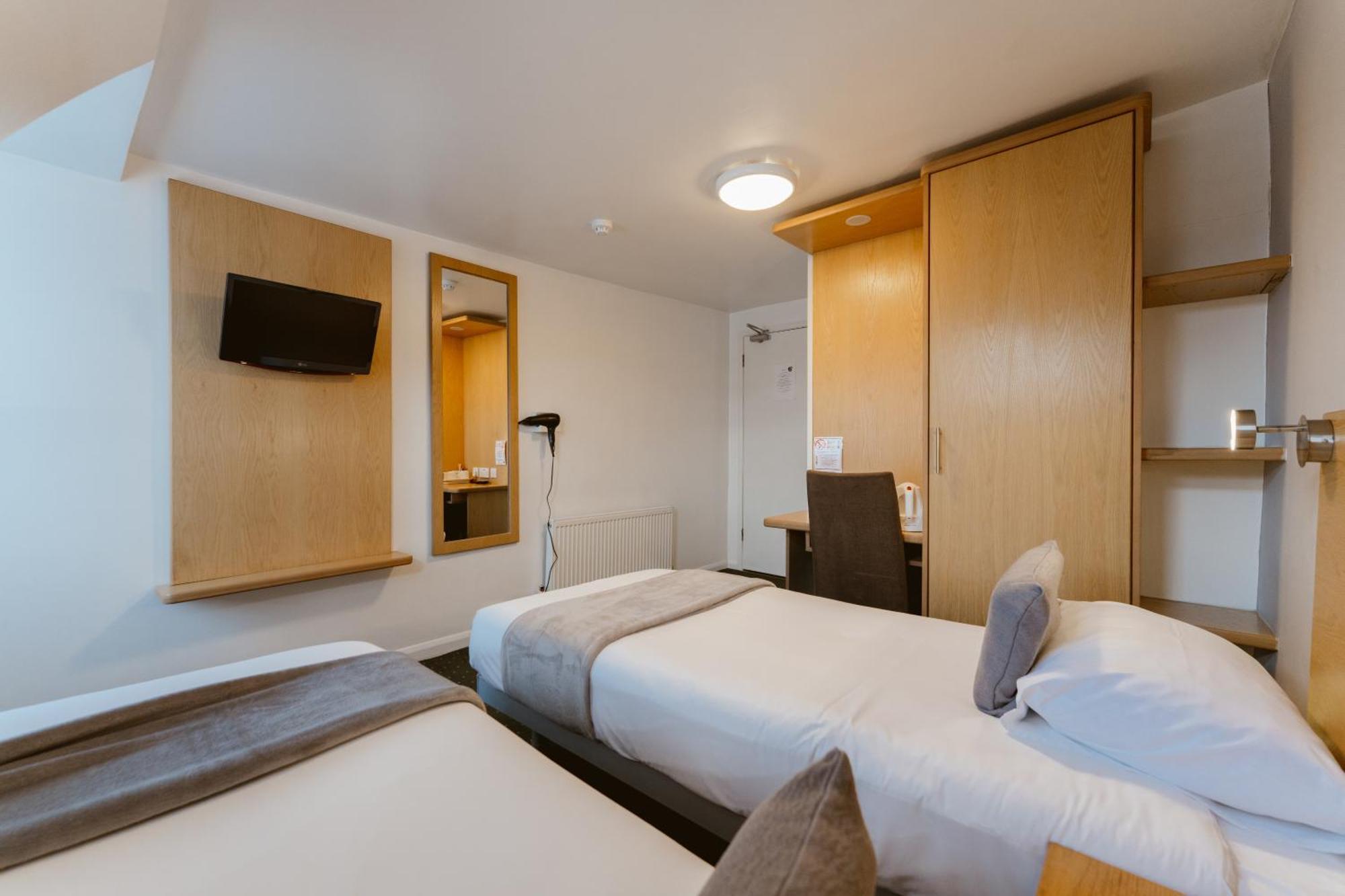 Star Hotel Лондон Екстериор снимка