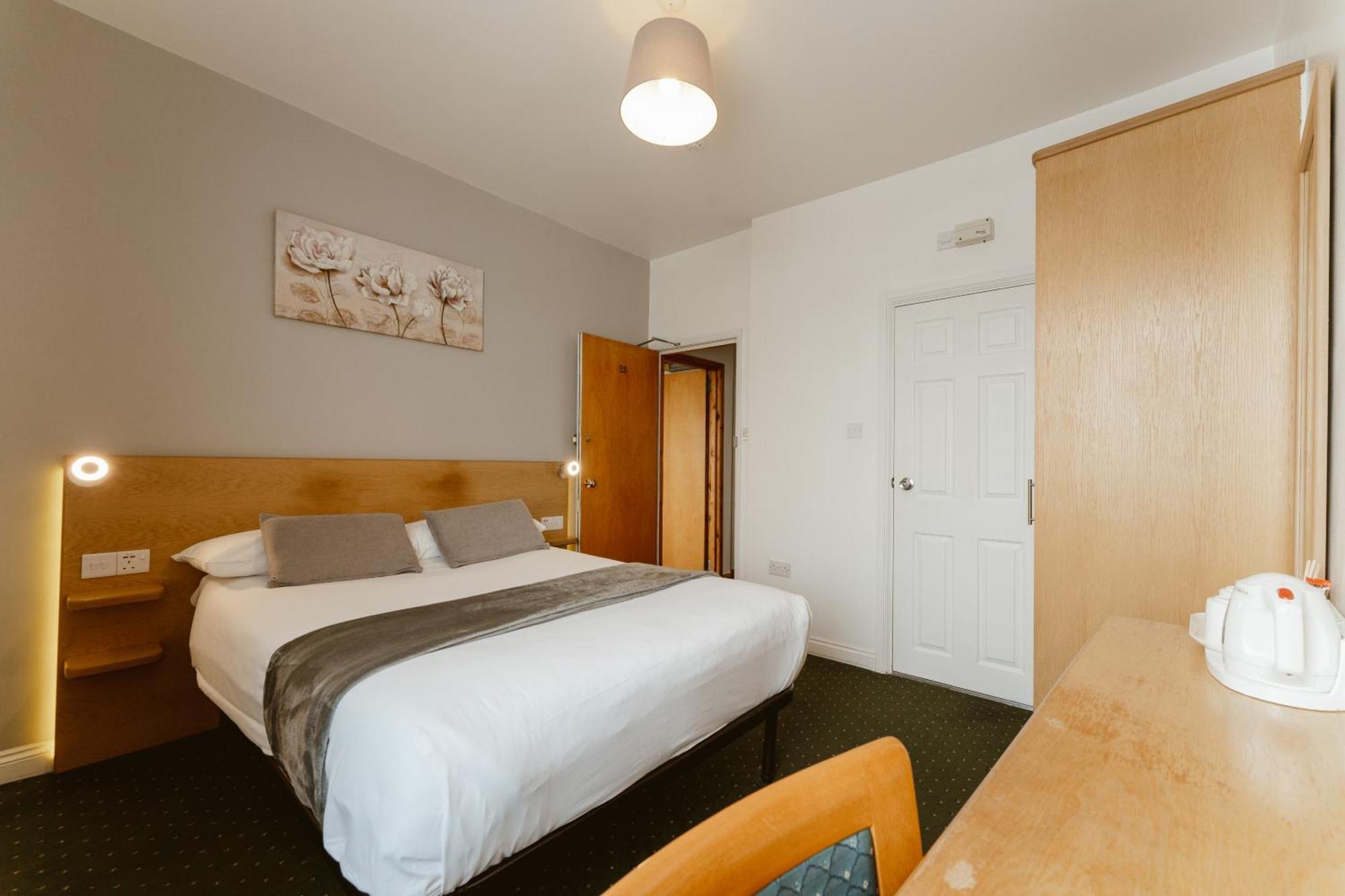 Star Hotel Лондон Екстериор снимка