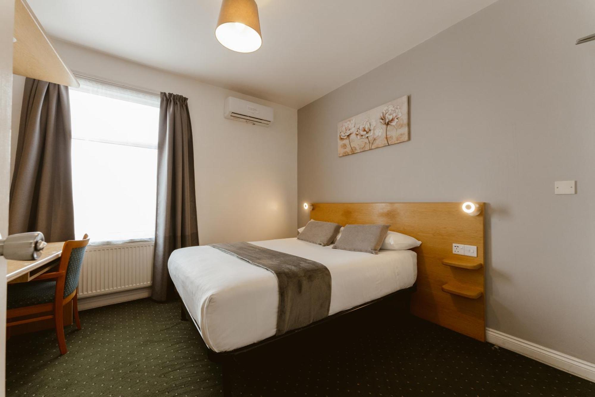Star Hotel Лондон Екстериор снимка