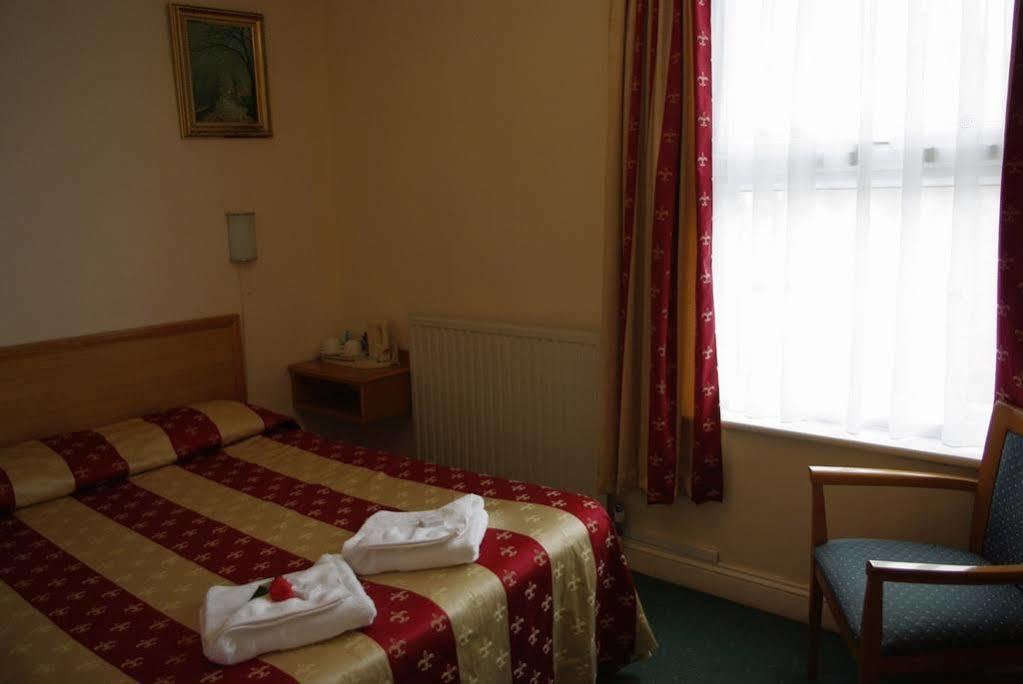 Star Hotel Лондон Екстериор снимка