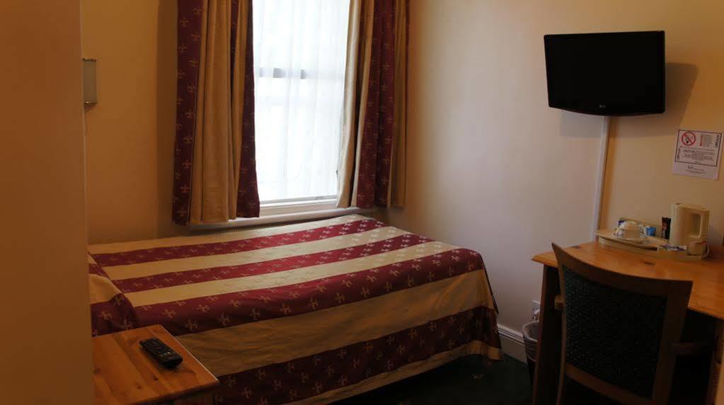 Star Hotel Лондон Екстериор снимка